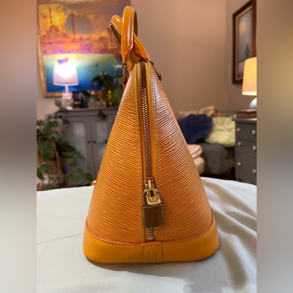 Vuitton Yellow Epi Leather Alma Bag - Picture 7 of 17